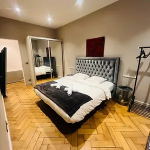 Tour Eiffel Montaigne Apartment Paris