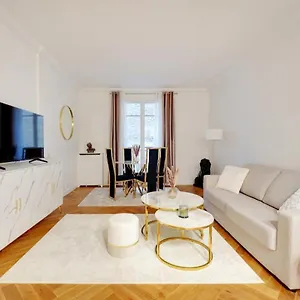 Luxury Montaigne Paris