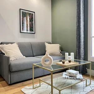 Apartment Eiffel Tower Stylish Retreat