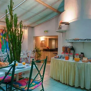 Croix De Malte Hotel Paris