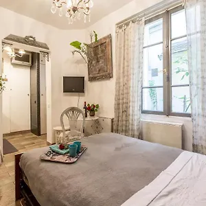 Studio Greneta * Paris