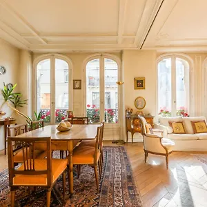 Veeve - Light By Les Halles Apartment *