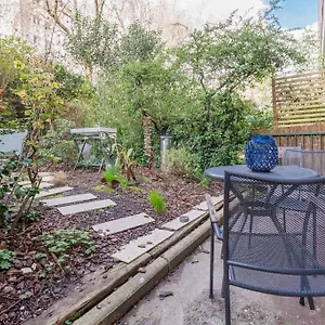 Apartment Cozy With Private Garden Buttes Chaumont Paris