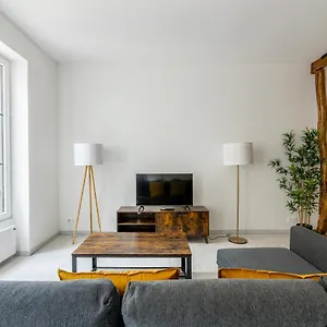 Luxurious 2 Bedroom Avenue Des Champs-elysees Saint-philippe Du Roule Free Netflix Apartment