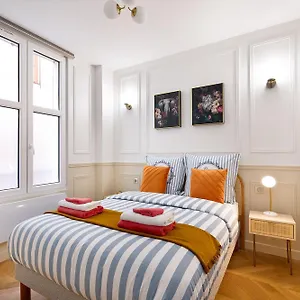 Montmartre 2 Pieces Apartment *