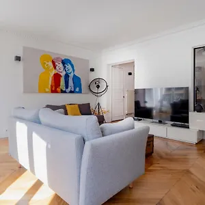 Center - Haussmann Elegant Apartment