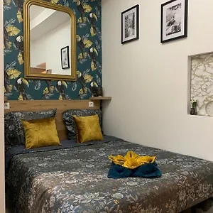Golden Apartment *