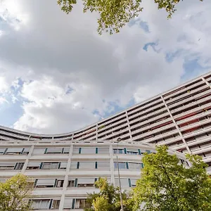 45 M Near Beaugrenelle *