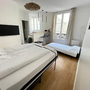 Cozy Modern Apartment Paris