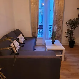 Pres De Montmartre 2