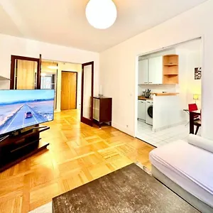 The Atrium: Luxe Parisian Retreat Near Eiffel Tower Apartment Paris