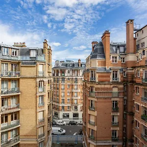 The 15 Place Paris