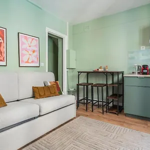 Studio Porte Dore Bois De Vincennes Paris