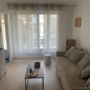 Porte Maillot Apartment