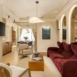 Luxury 5 Bedroom & 5 Bathroom - Eiffel Tower Apartment