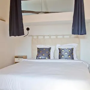 Rue Mouffetard Apartment