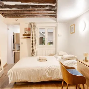 Apartment Petit Maison En Plein Coeur De 9eme Paris