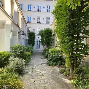 Quiet In Center Paris