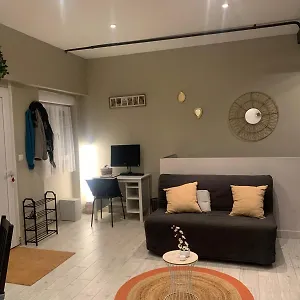 Apartment Montmartre Shelter