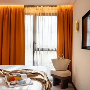 Belinda & Otel Paris