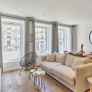 2 Bedrooms Center Of Apartment Paris