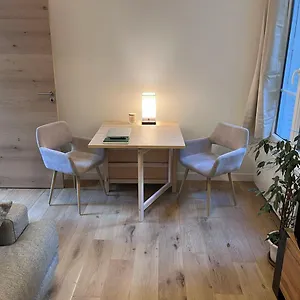 Lejlighed Parisian Charm, Modern & Quiet *