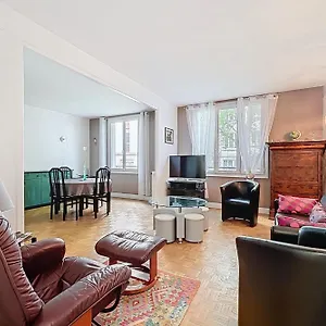 Spacious 2-room Near Nation Parigi