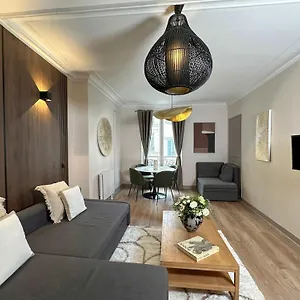 아파트 Parisian Family Flat