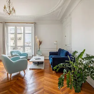 Stunning Parisian Getaway Apartment *