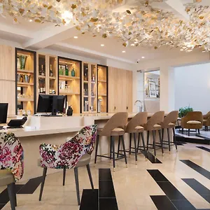 Des Champs-elysees Hotel 4*