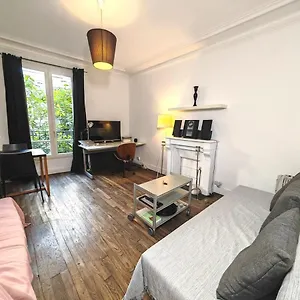 2 Pieces A Montmartre, Proche Sacre Coeur Apartment *