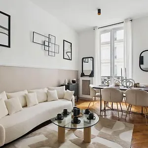 Champs Elysees Luxury 3 Bed * Paris