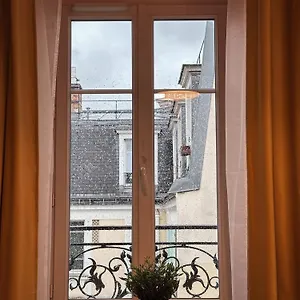 Independant Pres De Montmartre